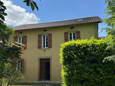Maison - 335 m² - 12 pièces