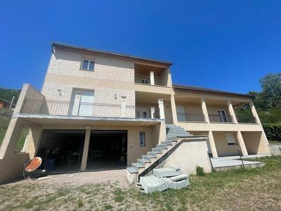 Villa - 384 m² - 8 pièces