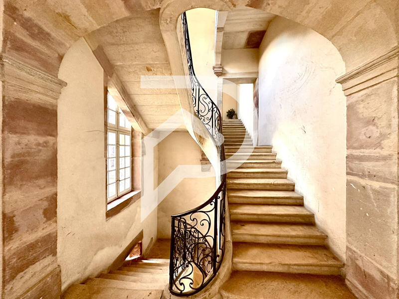 Appartement - 168 m² - 6 pièces