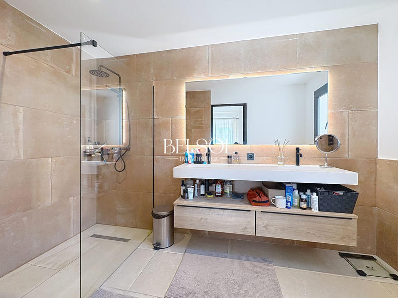 Villa - 250 m² - 7 pièces