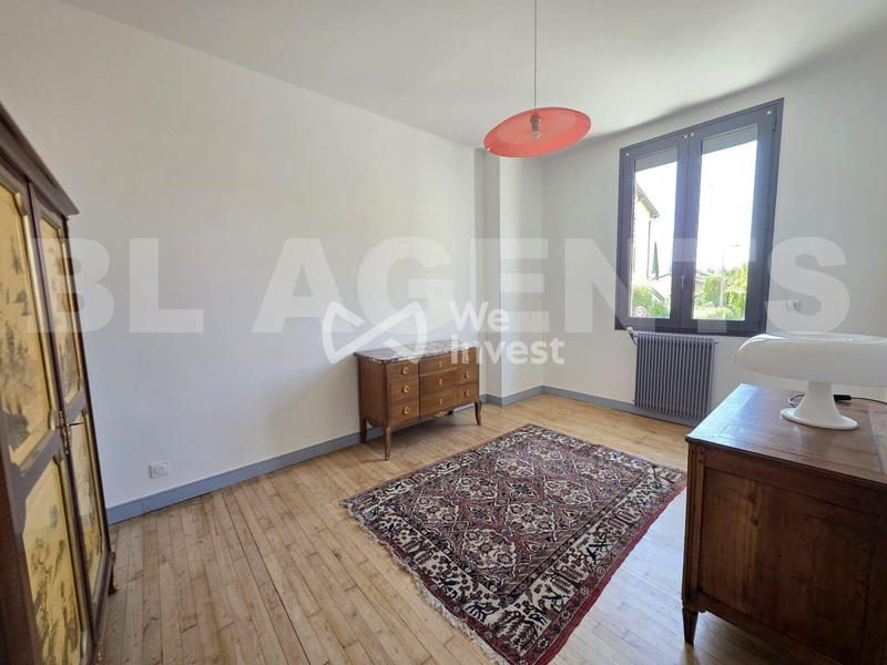 Maison - 240 m² - 6 pièces