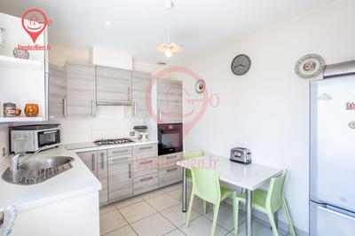 Maison - 93 m² - 4 pièces