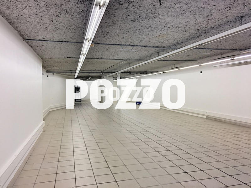 Local commercial - 328 m² - 2 pièces