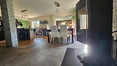 Maison traditionnelle - 135 m² - 8 pièces