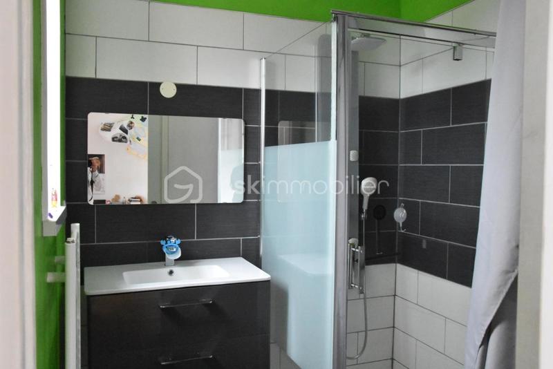 Demeure - 225 m² - 8 pièces