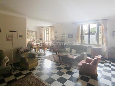 Maison - 241 m² - 6 pièces