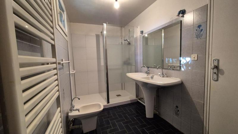 Maison - 239 m² - 8 pièces