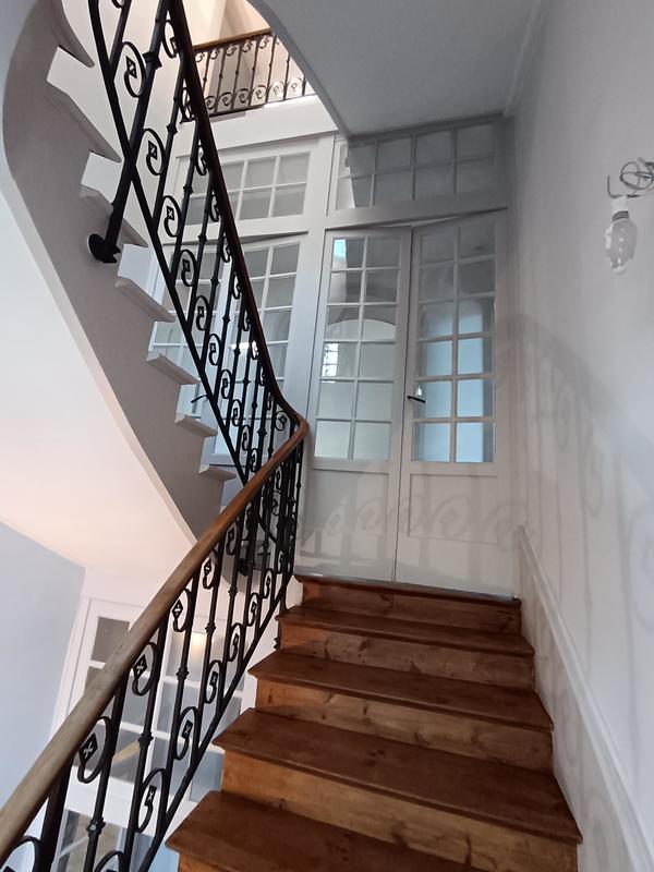 Demeure - 217 m² - 11 pièces