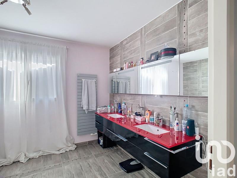 Maison - 220 m² - 8 pièces