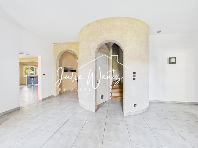 Maison - 400 m² - 8 pièces