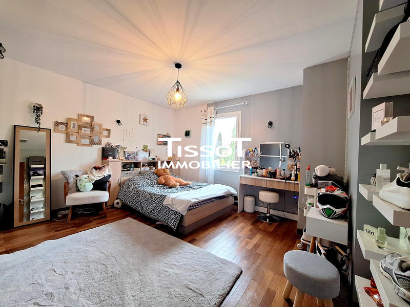 Villa - 230 m² - 6 pièces