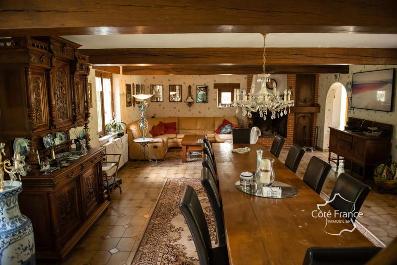 Maison - 250 m² - 7 pièces