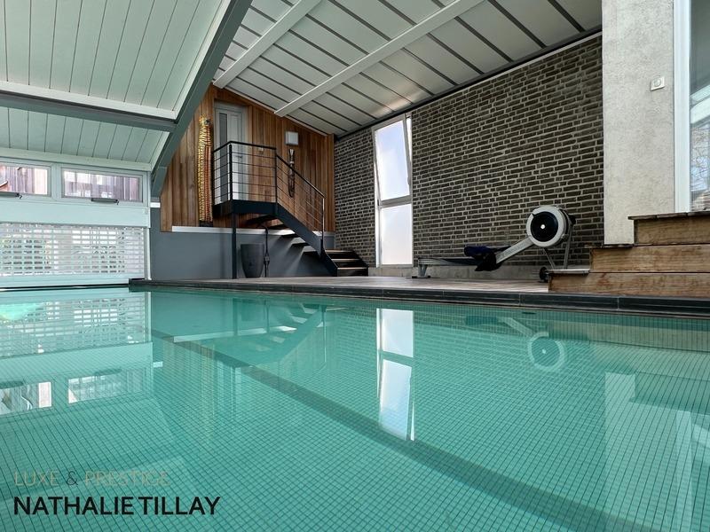 Maison - 330 m² - 8 pièces