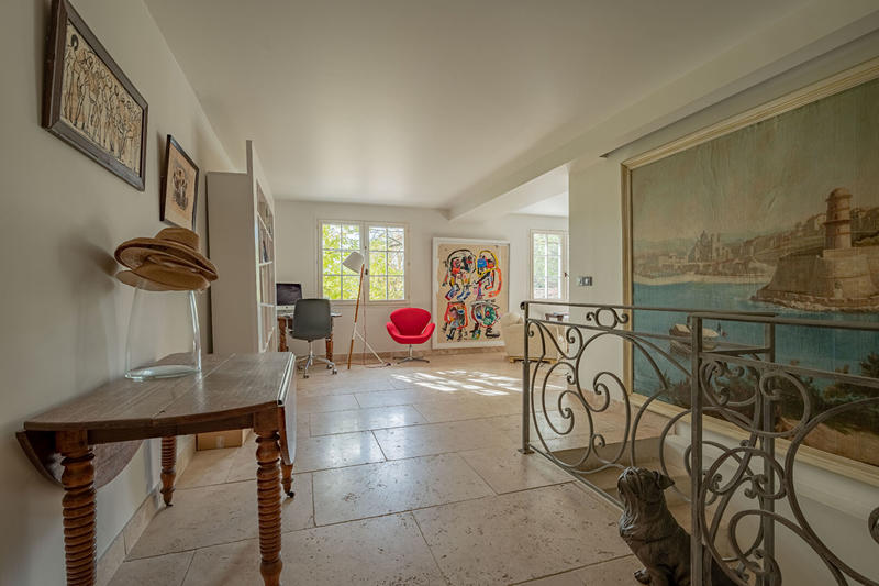Maison - 353 m² - 8 pièces