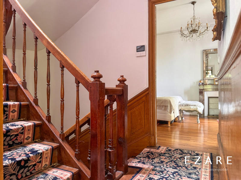 Maison - 211 m² - 9 pièces