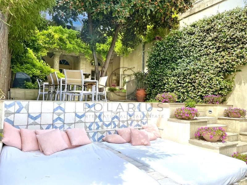 Villa - 614 m² - 12 pièces