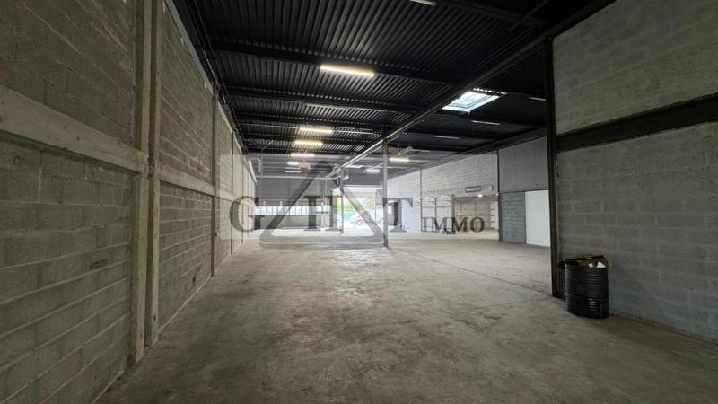 Entrepôt - 620 m²
