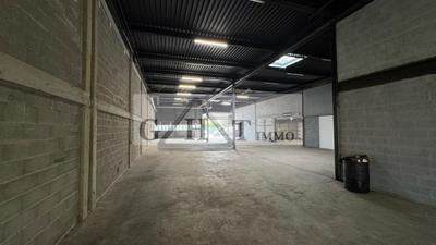 Entrepôt - 620 m²