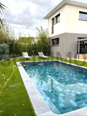 Maison - 210 m² - 7 pièces