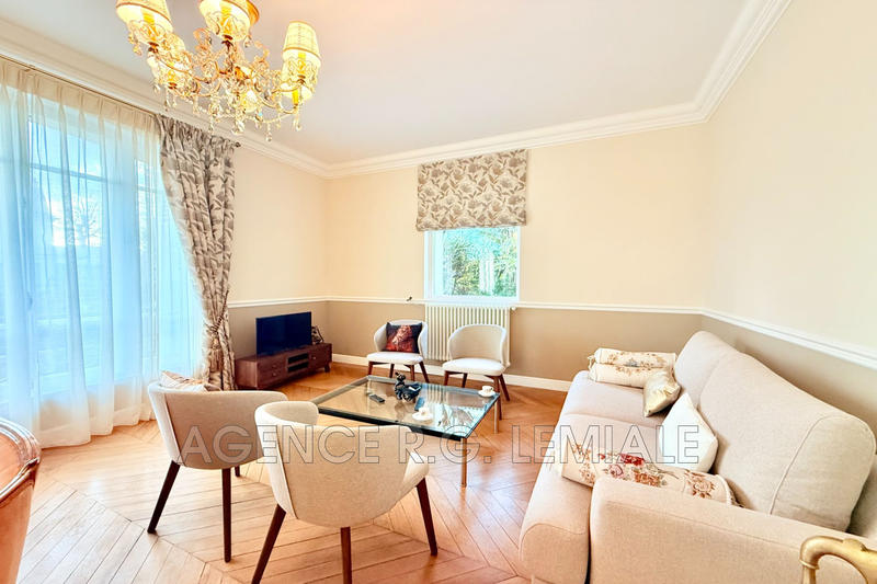 Maison - 210 m² - 8 pièces