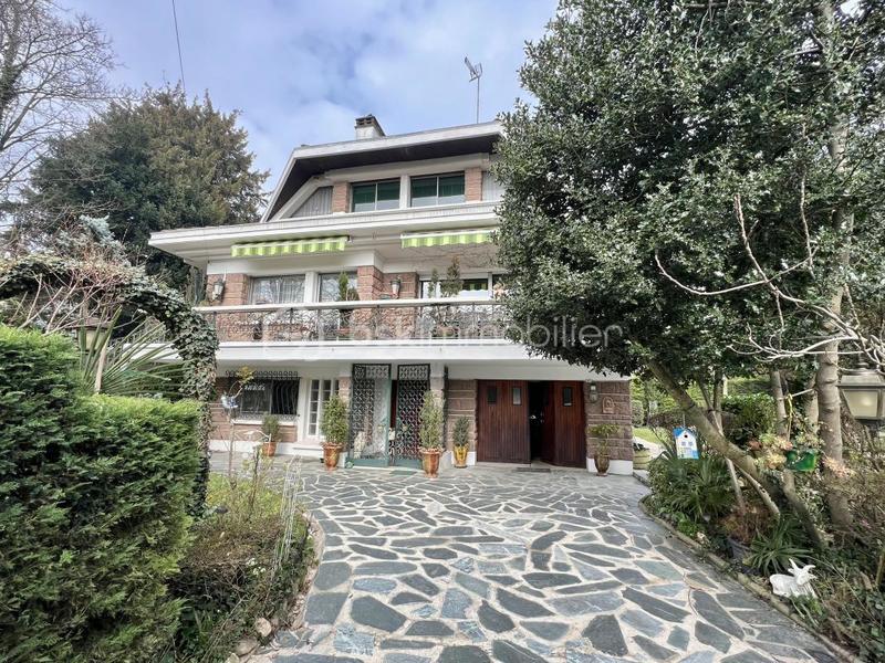 Maison d'architecte - 212 m² - 7 pièces