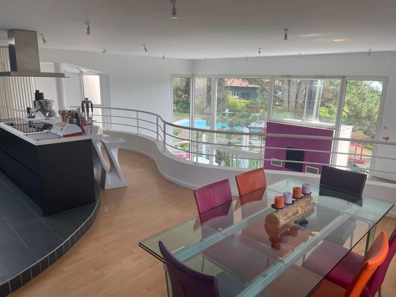 Maison - 240 m² - 5 pièces