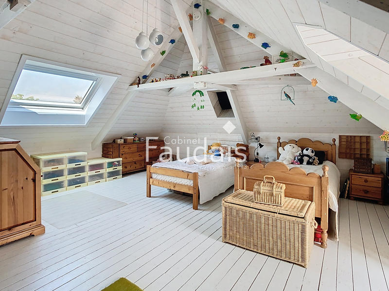 Maison - 415 m² - 16 pièces