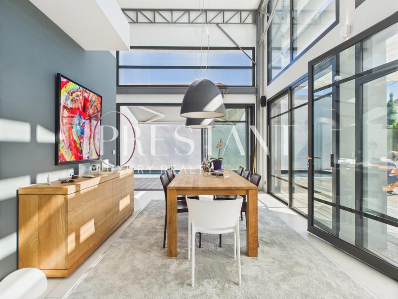 Maison - 400 m² - 6 pièces