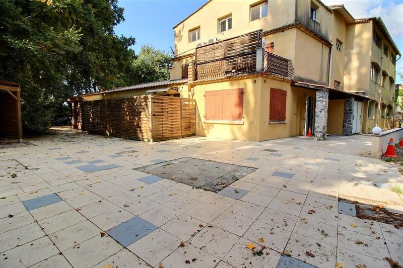 Immeuble - 906 m² - 40 pièces