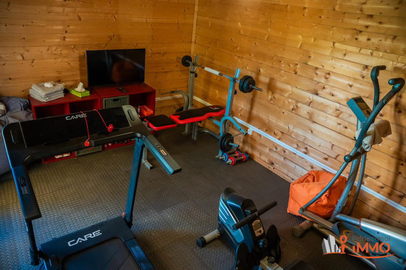 Maison traditionnelle - 196 m² - 7 pièces