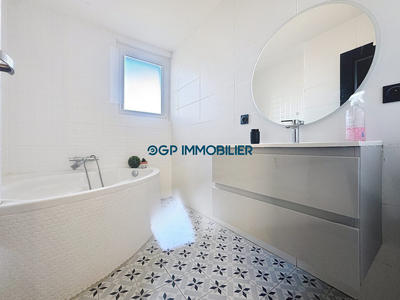 Maison - 180 m² - 6 pièces