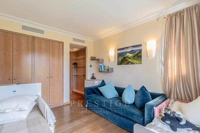 Maison - 246 m² - 6 pièces