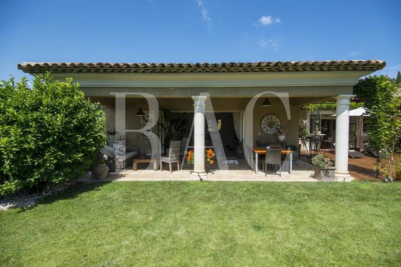 Villa - 402 m² - 12 pièces