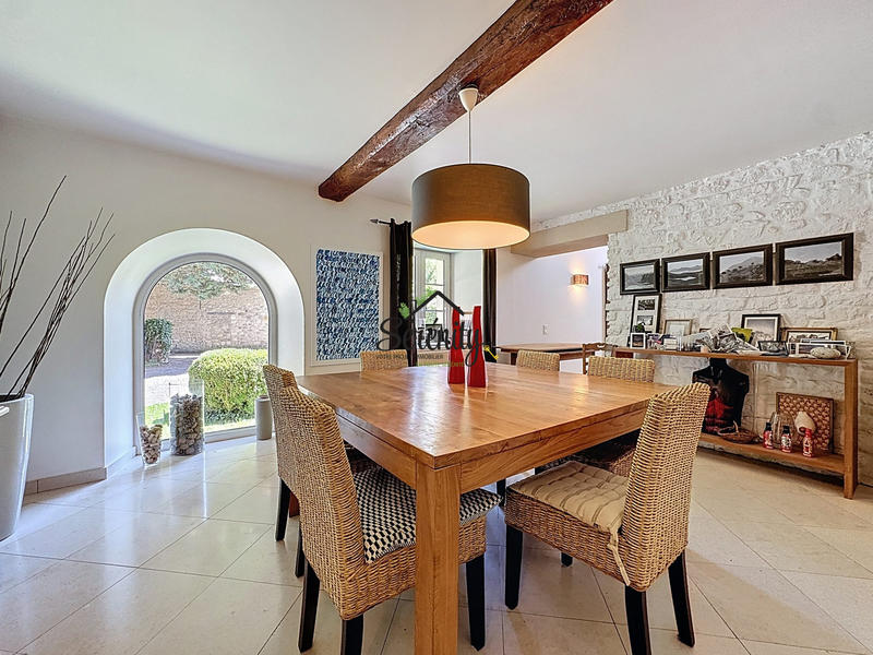 Maison - 266 m² - 8 pièces