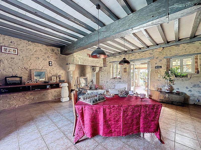 Maison en pierre - 266 m² - 6 pièces