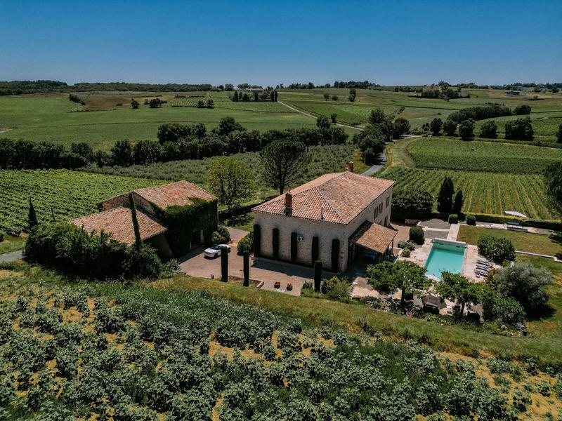 Maison - 370 m² - 9 pièces