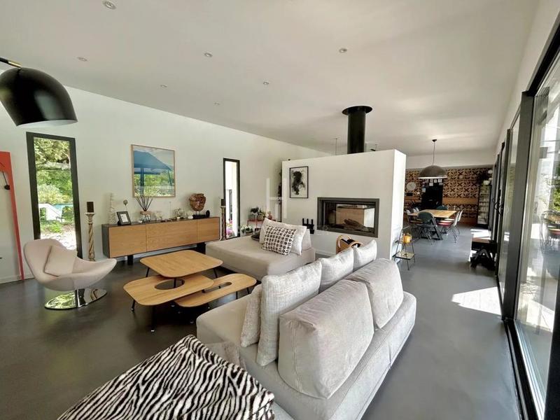 Propriété - 260 m² - 7 pièces