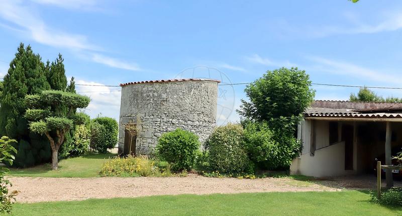 Maison - 220 m² - 8 pièces