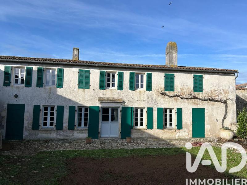 Maison - 230 m² - 9 pièces