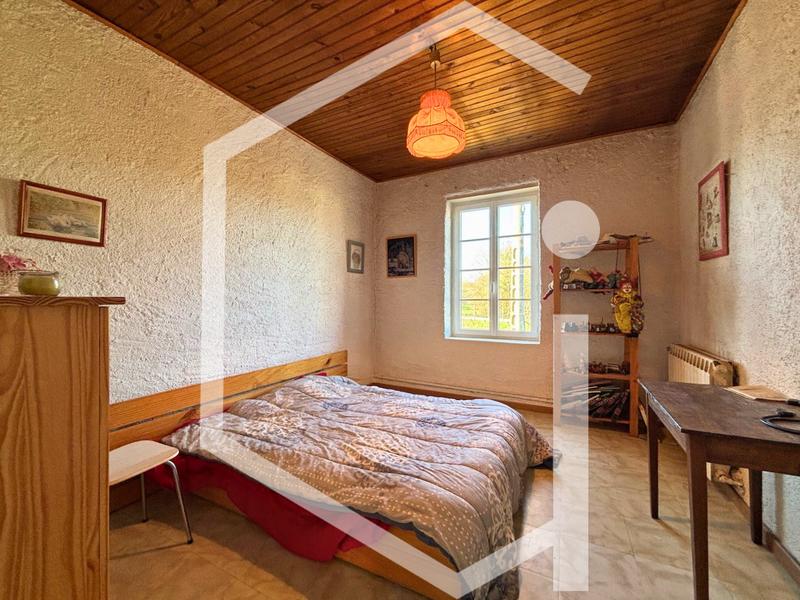 Maison - 218 m² - 9 pièces