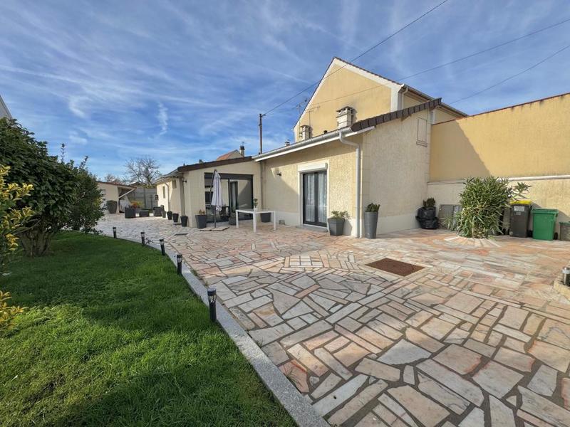 Maison - 93 m² - 4 pièces