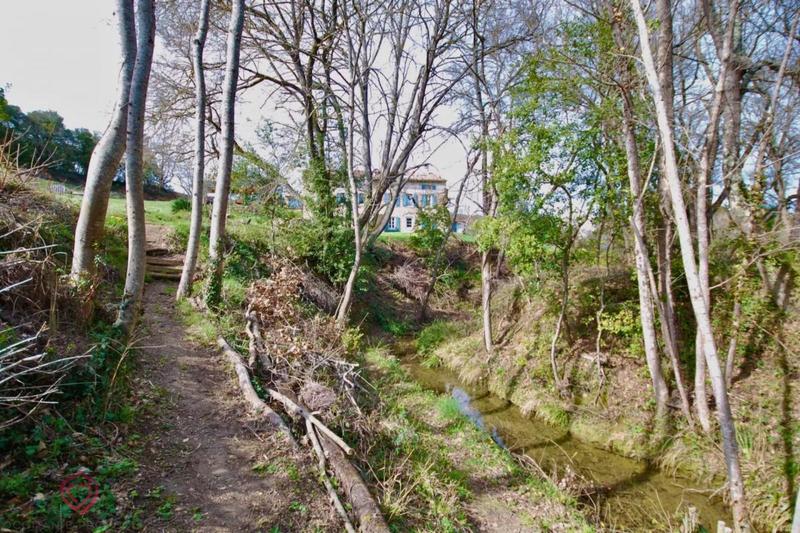 Propriété - 253 m² - 5 pièces