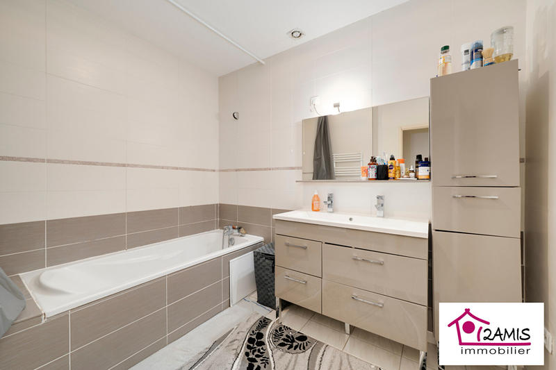 Maison - 286 m² - 10 pièces