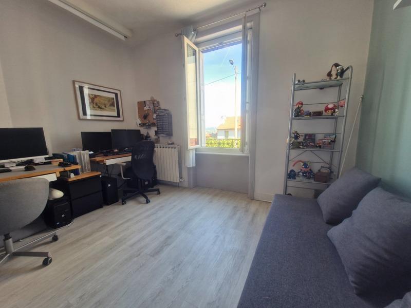 Appartement - 80 m² - 3 pièces