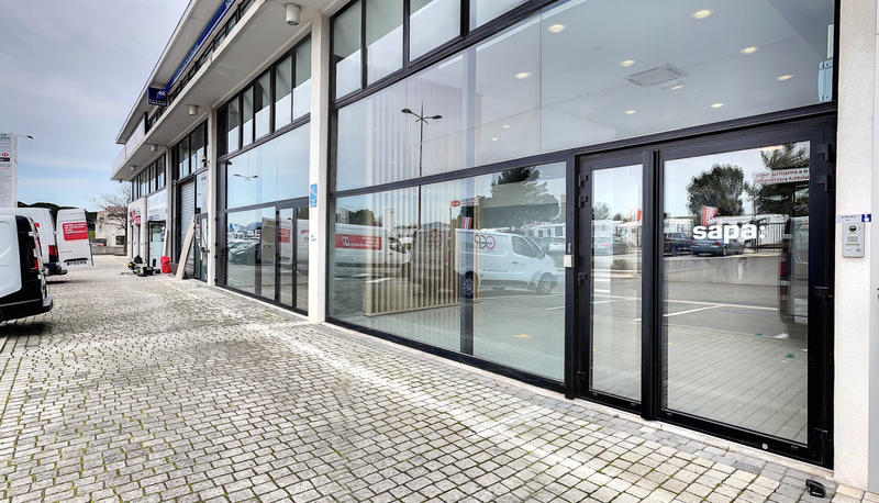 Local commercial - 1 150 m²