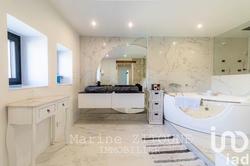 Maison - 533 m² - 20 pièces