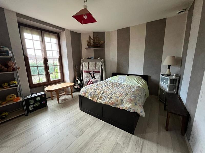 Maison - 180 m² - 8 pièces