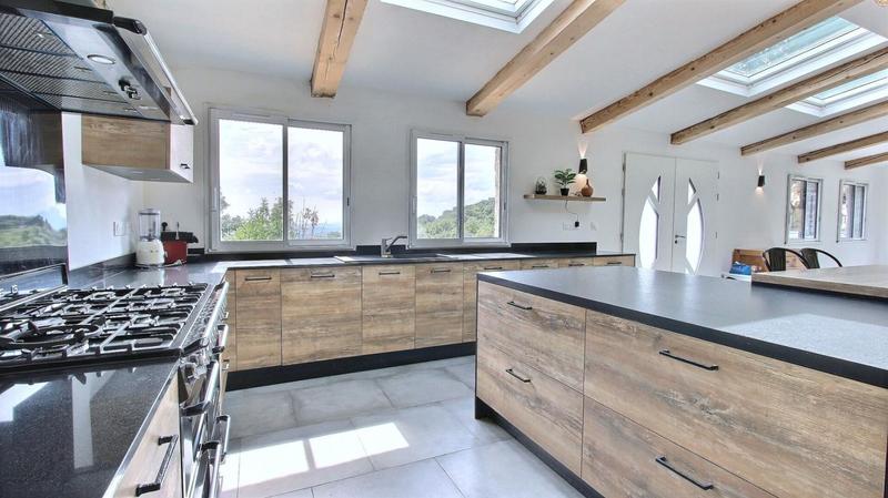 Villa - 270 m² - 9 pièces