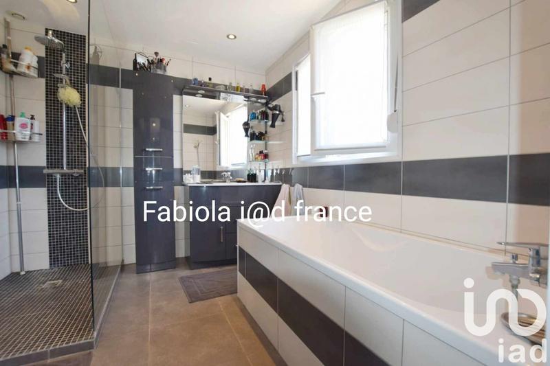 Maison - 192 m² - 11 pièces