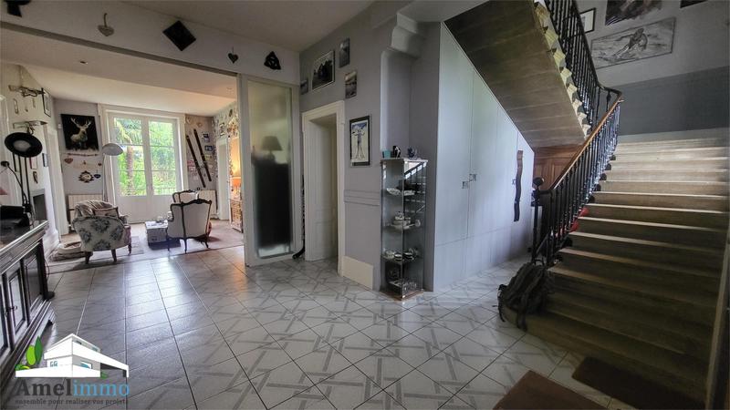 Maison - 250 m² - 7 pièces